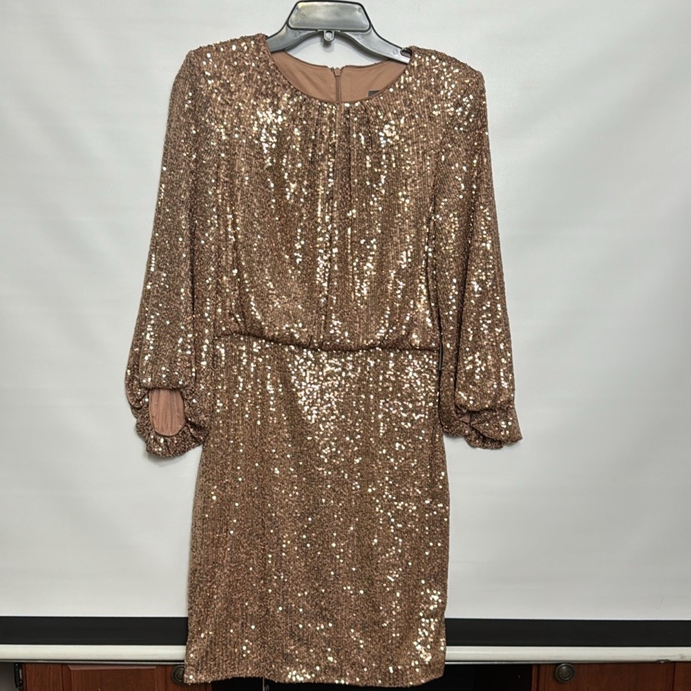 NWT. Vince Camuto Size 8  3/4 Balloon